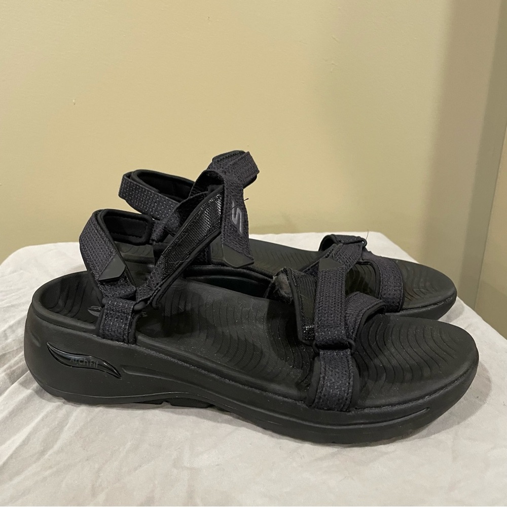 Woman's Sandals SKECHERS Performance Go Walk Arch Fit Mesh Quarter Strap Size 10